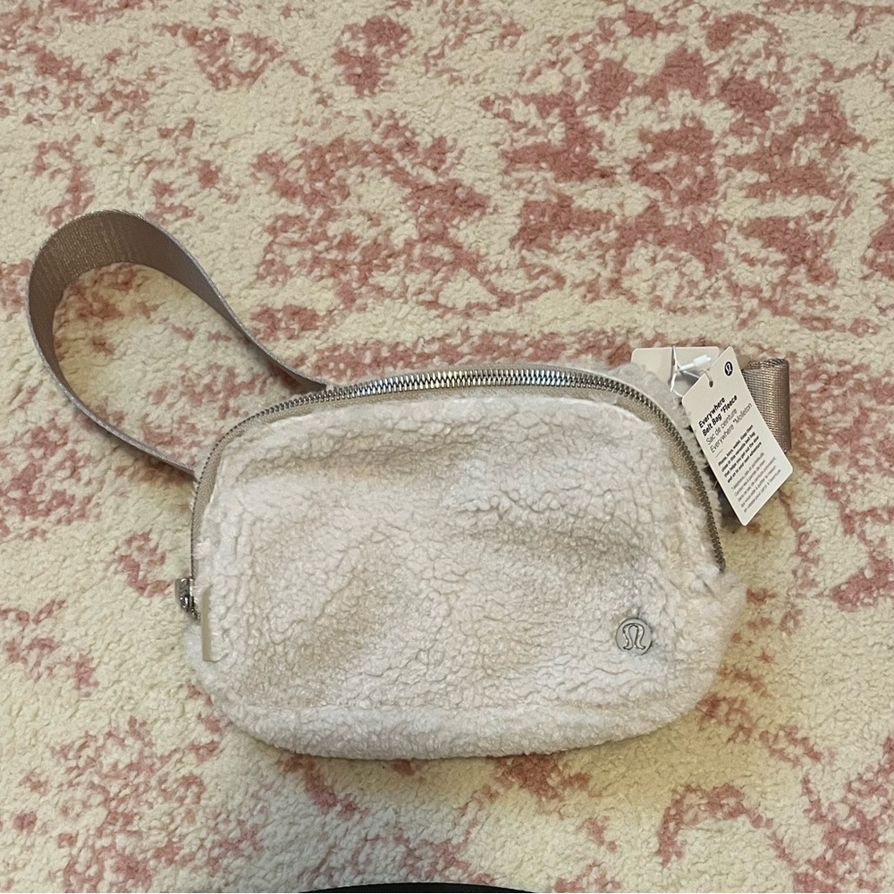 Lululemon belt bag fleece